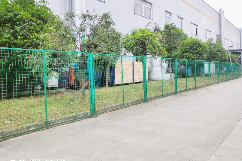 公路鐵絲圍欄
