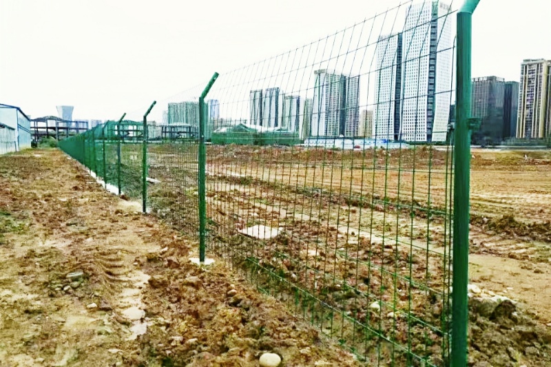鐵絲網圍欄